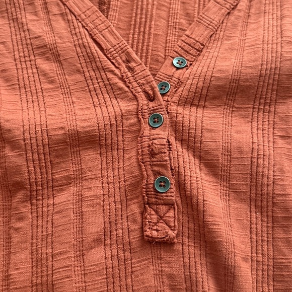 Like New We the Free Henley Longsleeve - Picture 2 of 8